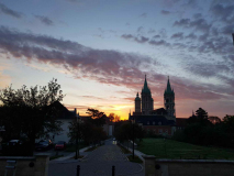 in der Abenddämmerung: der Naumburger Dom ganz in der Nähe der Ferienwohnung